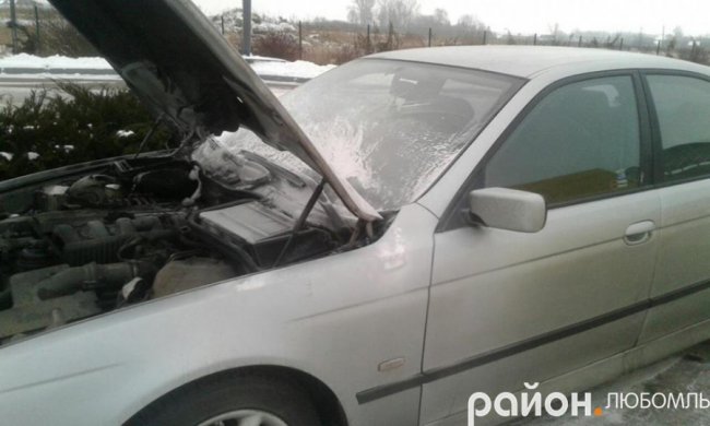 Загорілась на заправці: подробиці пожежі автомобіля на Волині. ФОТО