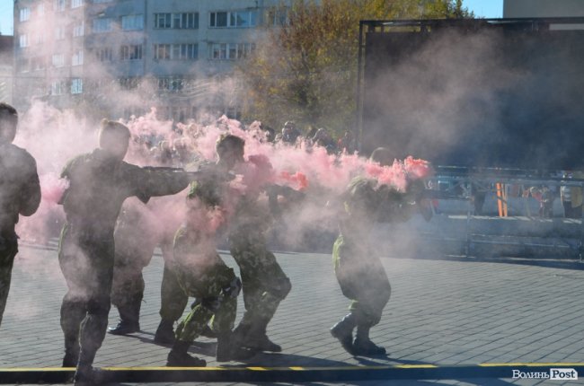 «Нам є що захищати»: урочиста посвята ліцеїстів у Луцьку.  ФОТО