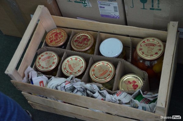 Луцька «Батьківщина» передала на передову смаколики та ремнабори для бійців