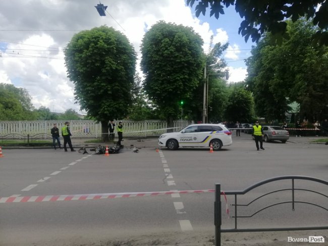 У Луцьку біля відділку поліції – аварія за участі мотоцикліста. ФОТО