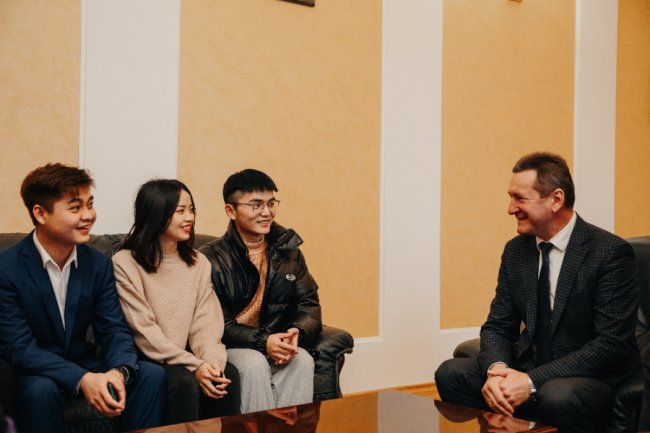 У ВНУ студентів з Китаю привітали з новим роком, який вони відзначають за  східним календарем