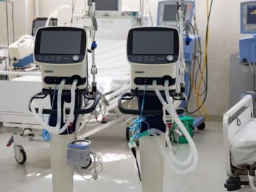 Коронавірус: повідомили, скільки пацієнтів у реанімаціях та під апаратами ШВЛ у лікарнях Волині 