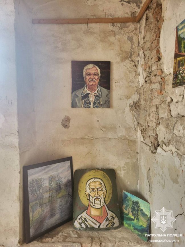 Поліцейський, що малює ікони: Роман Хмеляр з Волині відкрив персональну виставку на Закарпатті