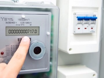 У Луцьку мешканці багатоповерхівки скаржаться, що нові електролічильники нараховують забагато кіловат