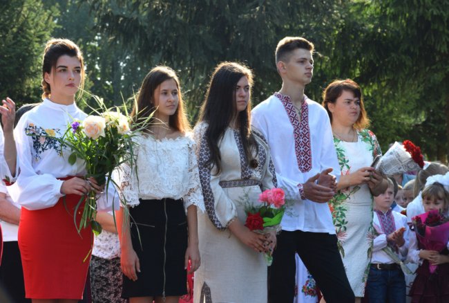 Перший дзвоник у найменшому місті на Волині. ФОТО