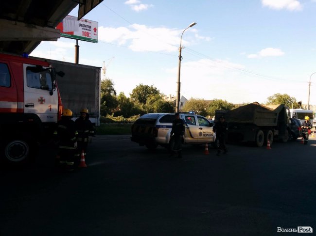 У Луцьку вантажівка влупилась у Volkswagen, є потерпілі