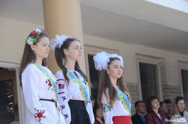 У Луцьку - останній дзвінок для школярів. ФОТО