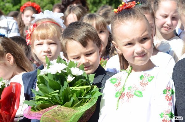 У Луцьку - останній дзвінок для школярів. ФОТО