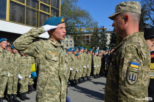 «Нам є що захищати»: урочиста посвята ліцеїстів у Луцьку.  ФОТО