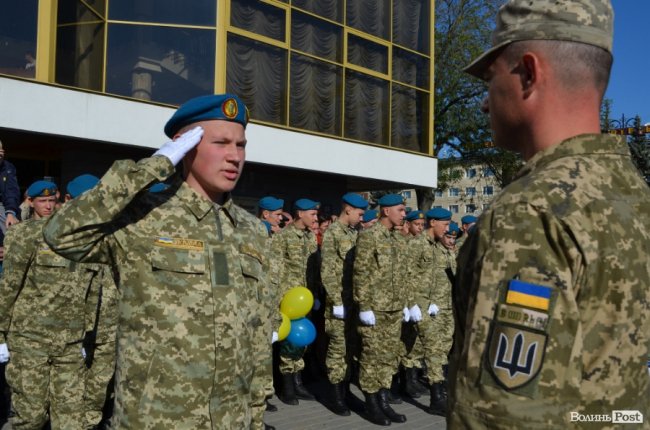 «Нам є що захищати»: урочиста посвята ліцеїстів у Луцьку.  ФОТО