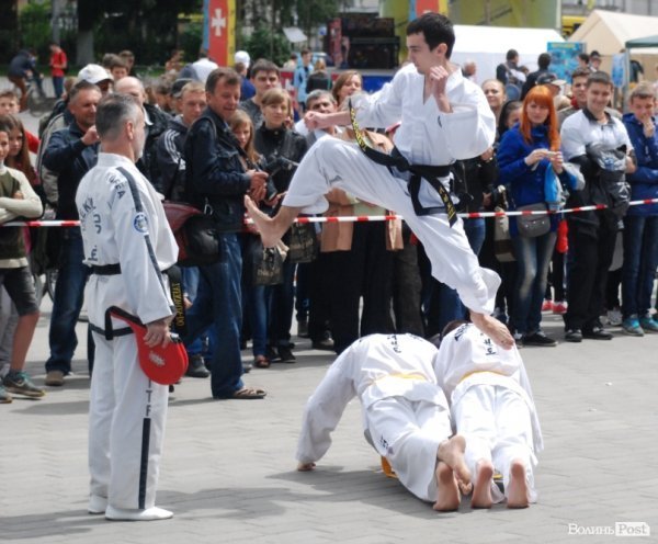 Свято спорту в центрі Луцька. ФОТО