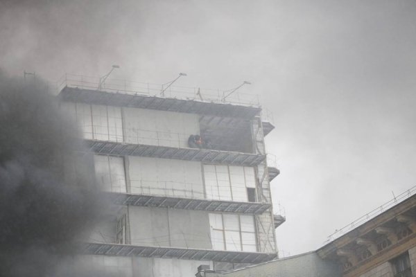 Протистояння на Грушевського: центр Києва у попелі і вогні. ФОТО