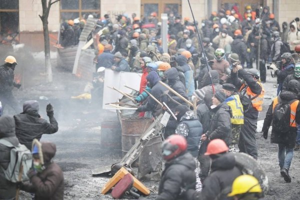 Протистояння на Грушевського: центр Києва у попелі і вогні. ФОТО