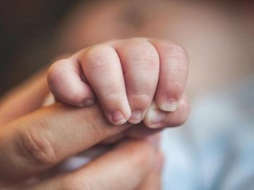 Почала народжувати у під'їзді, а закінчила – у пологовому: подробиці екстремальних пологів у Луцьку. ВІДЕО