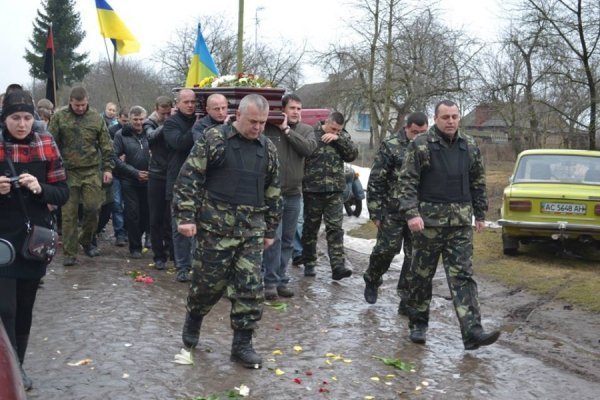 Як Нововолинськ поховав Героя Майдану. ФОТО