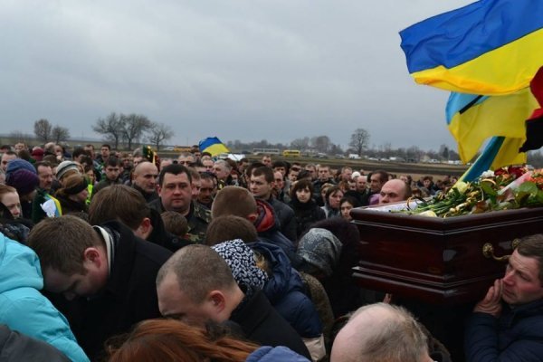 Як Нововолинськ поховав Героя Майдану. ФОТО