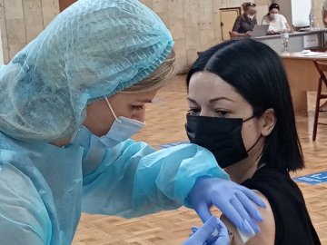 Найнижчі темпи вакцинації фіксують на Волині і Закарпатті, — МОЗ