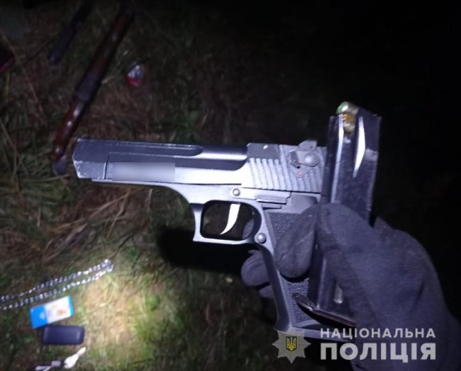 У Ковелі патрульні затримали авто зі зброєю та набоями. ФОТО 