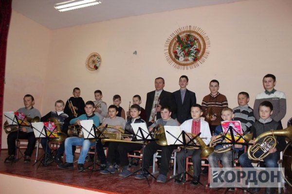 На Волині шкільному духовому оркестру купили інструменти