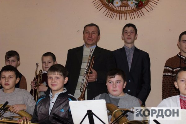 На Волині шкільному духовому оркестру купили інструменти