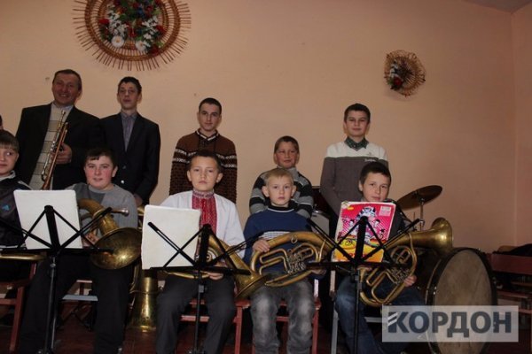 На Волині шкільному духовому оркестру купили інструменти