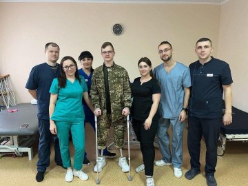 Воїн з Волині, який втратив обидві ноги, знову отримав можливість ходити. ФОТО