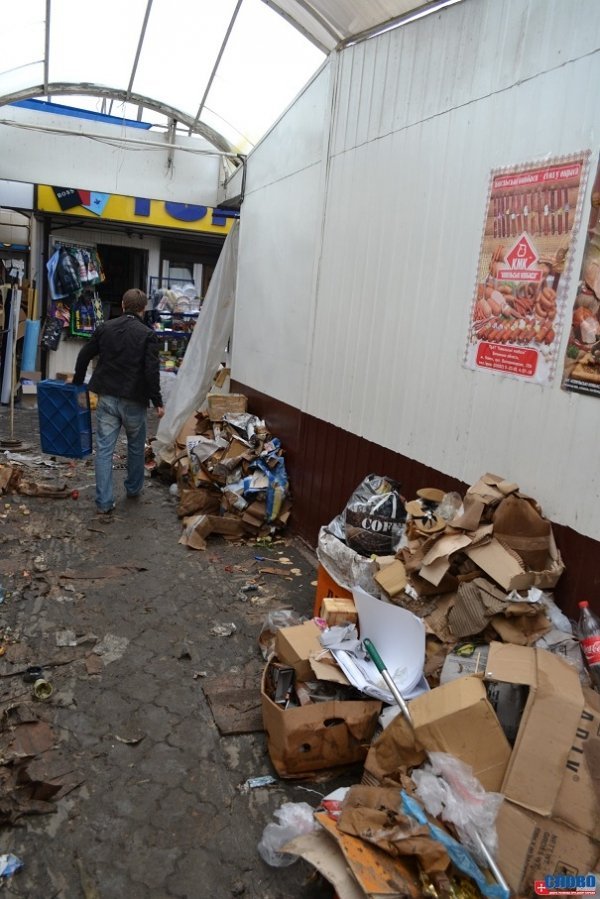 Луцький ринок «опам'ятовується» від зливи. ФОТО
