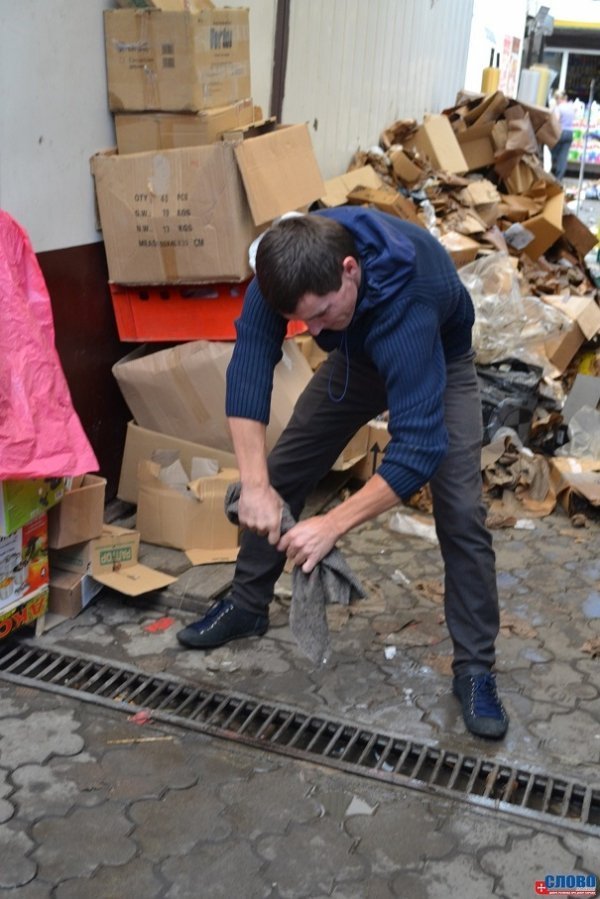 Луцький ринок «опам'ятовується» від зливи. ФОТО