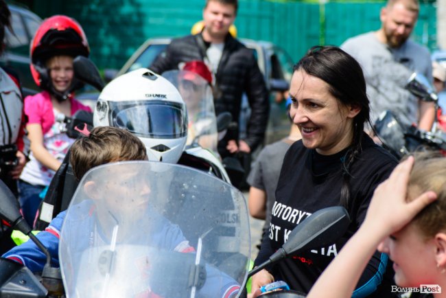 Леді на мотоциклах: у Луцьк приїхали байкерки з декількох країн. ФОТО