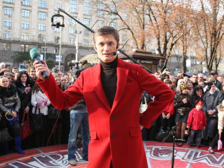 Легендарне шоу «Караоке на Майдані» повертається: коли на Кондратюка чекають у Луцьку