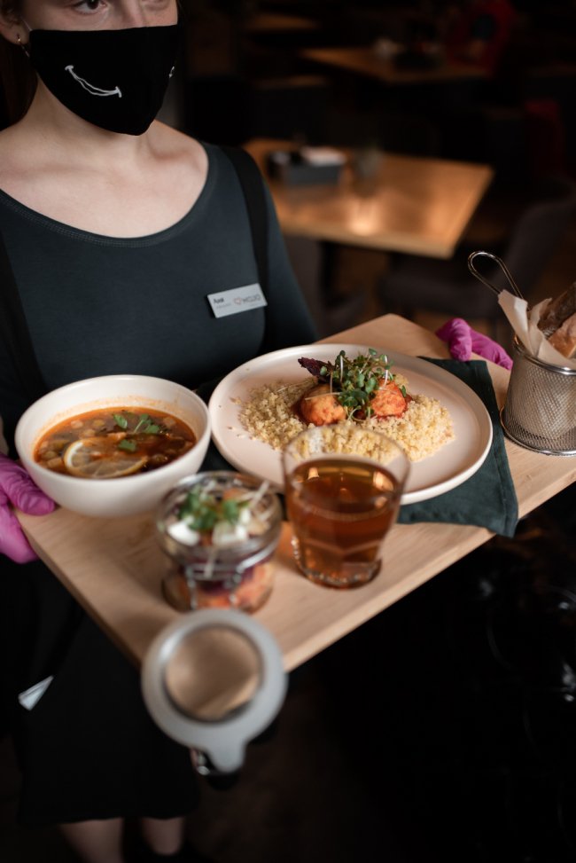 MOJO пропонує гостям не платити за ланчі, якщо їх не принесли за 15 хвилин*