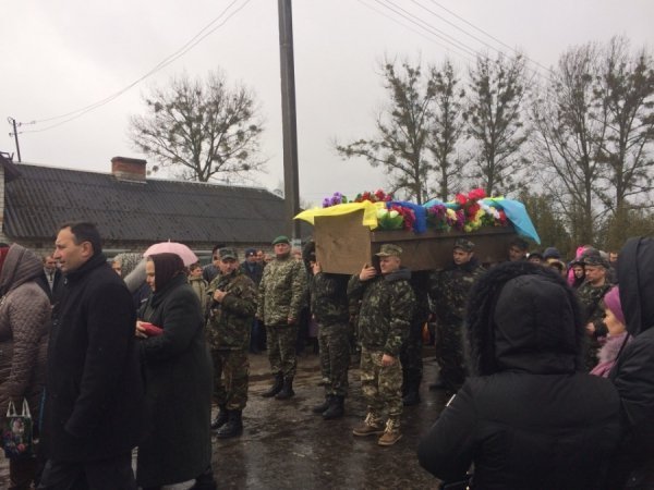 На Волині попрощалися із загиблим бійцем. ФОТО