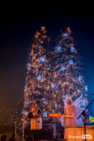 У Луцьку урочисто засвітили головну ялинку міста. ФОТО