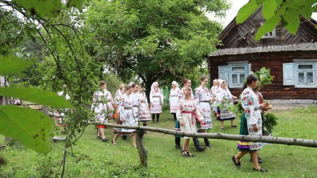 На Волині відтворили весілля за фотографією 1959 року