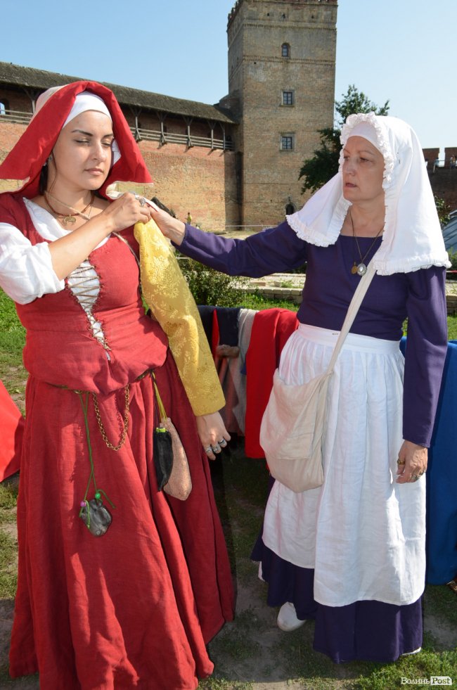 Середньовічна костюмерна: як у Луцьку жінок «перетворювали» на шляхетних міщанок
