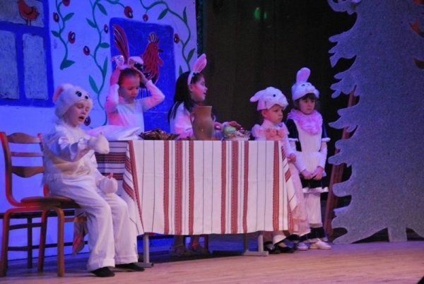 Священики влаштували обездоленим дітям свято. ФОТО