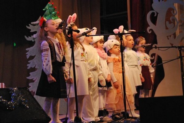 Священики влаштували обездоленим дітям свято. ФОТО