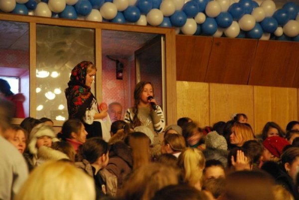 Священики влаштували обездоленим дітям свято. ФОТО