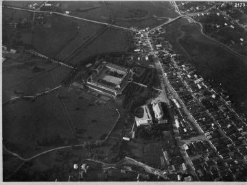 Замок Радзивілів в Олиці з висоти. РЕТРОФОТО 