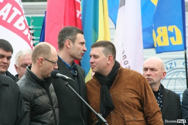 «Вставай, Україно» у Луцьку: обличчя протесту. ФОТО