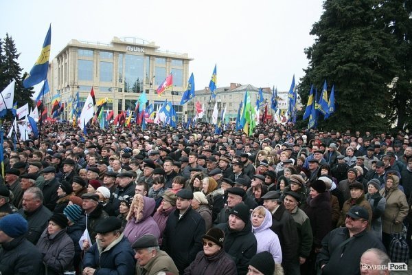 «Вставай, Україно» у Луцьку: обличчя протесту. ФОТО