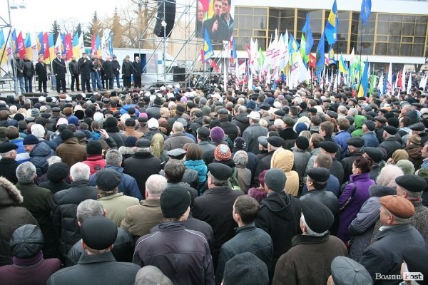 «Вставай, Україно» у Луцьку: обличчя протесту. ФОТО