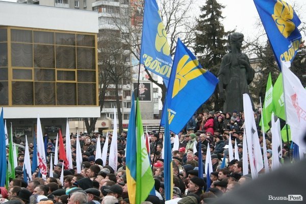 «Вставай, Україно» у Луцьку: обличчя протесту. ФОТО