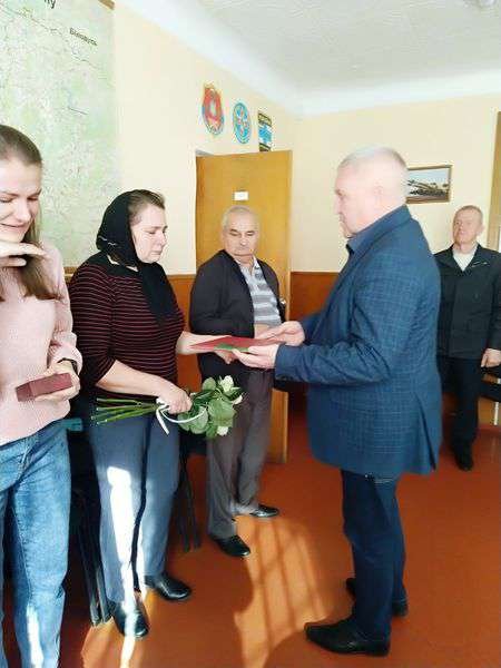 Вдові загиблого військового з Волині вручили посмертний орден чоловіка. ФОТО