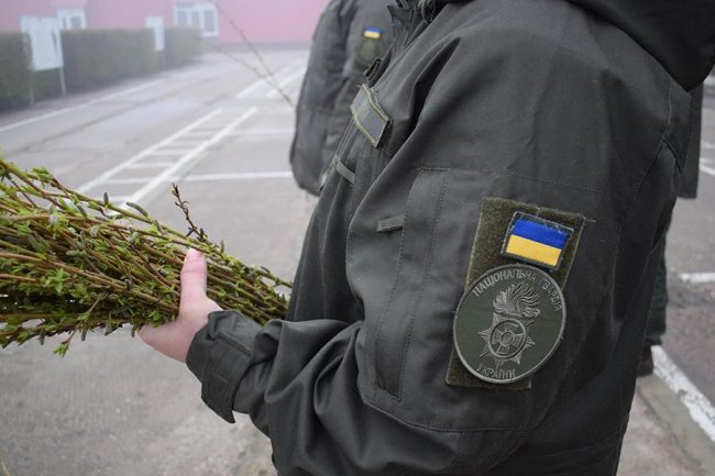 Луцькі нацгвардійці освятили вербу. ФОТО