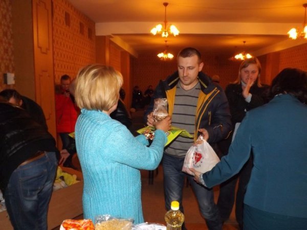 У Луцьку сім'ям учасників АТО вручили подарунки до Великодня. ФОТО