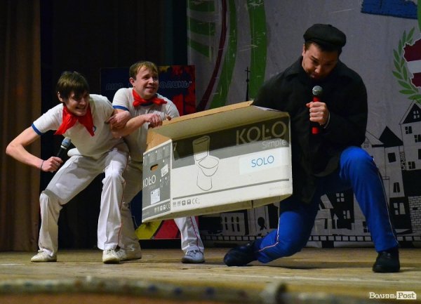 КВН у Луцьку: львівські хлопці перемогли запорізьких «гопників». ФОТО