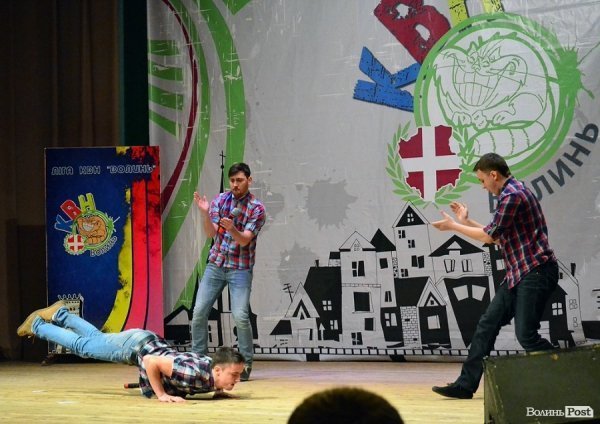 КВН у Луцьку: львівські хлопці перемогли запорізьких «гопників». ФОТО