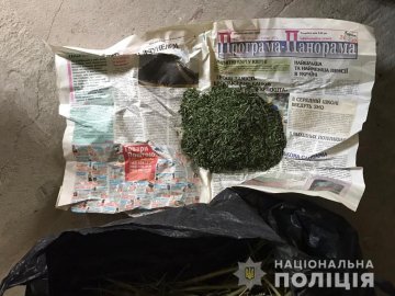 «На гарячому» спіймали волинянина, який перекидав пакунок з наркотиками до виправної колонії