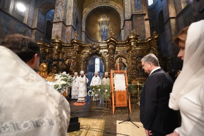 «Все це якесь диво»: священик з Волині опублікував фото з богослужіння у Софії Київській
